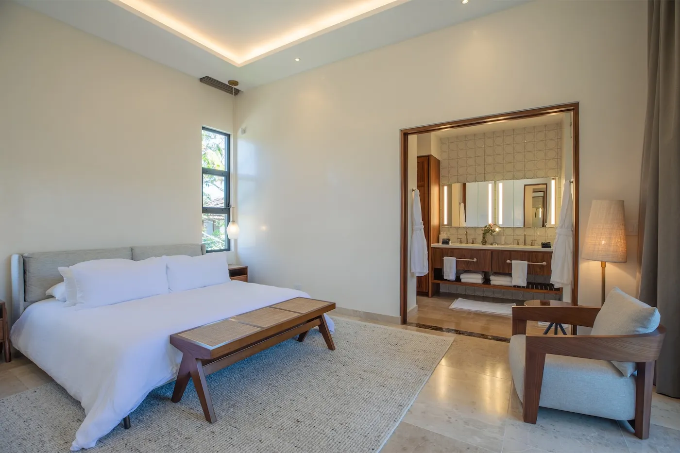 Rubio Azul villa king bedroom with ensuite bath, Nosara