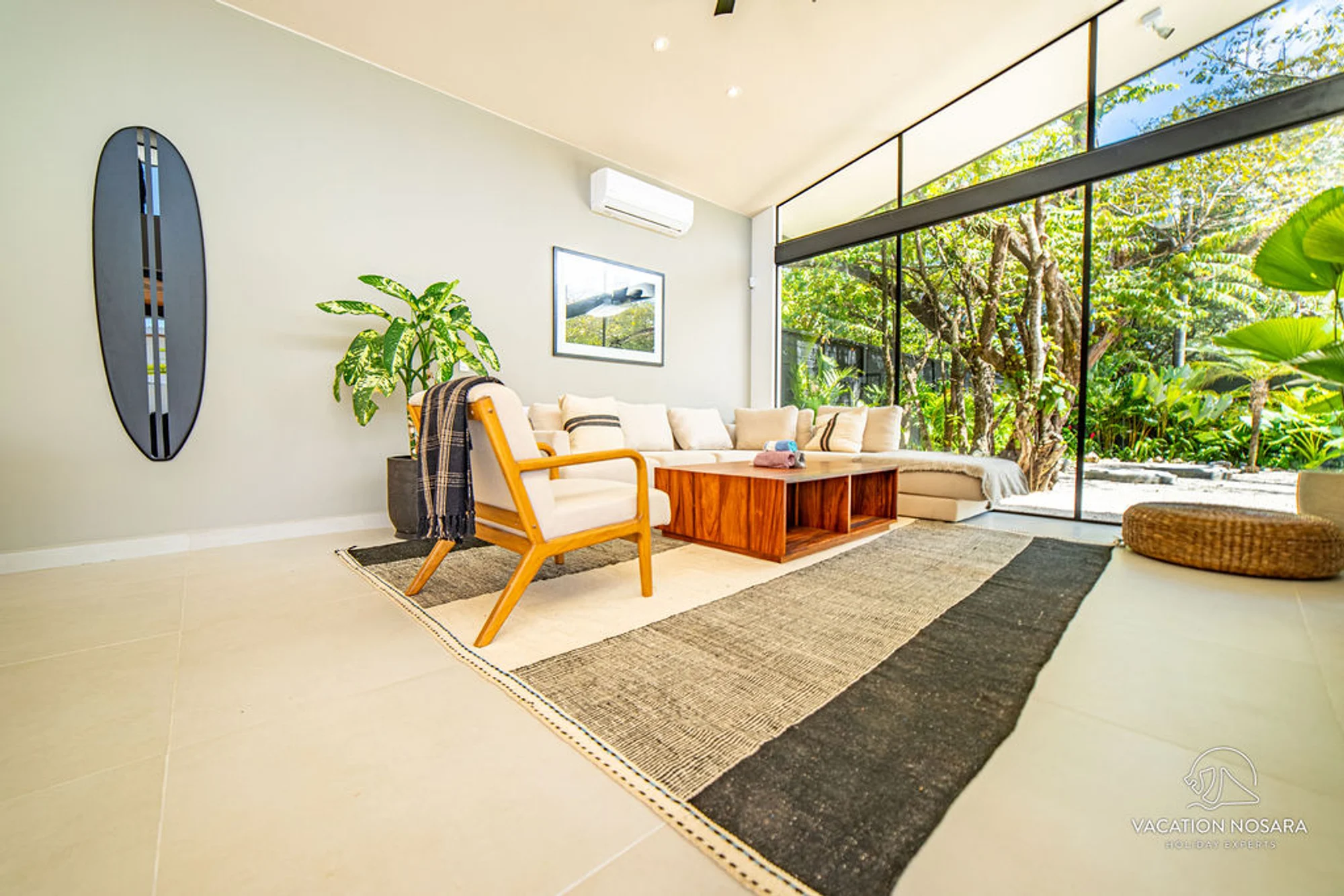 Villa Ocaso, floor-to-ceiling jungle glass walls